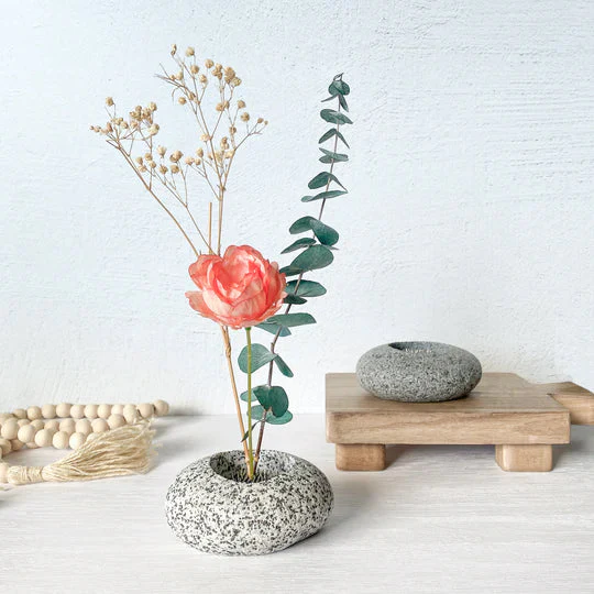 Beach Stone Ikebana Vase - Image 5