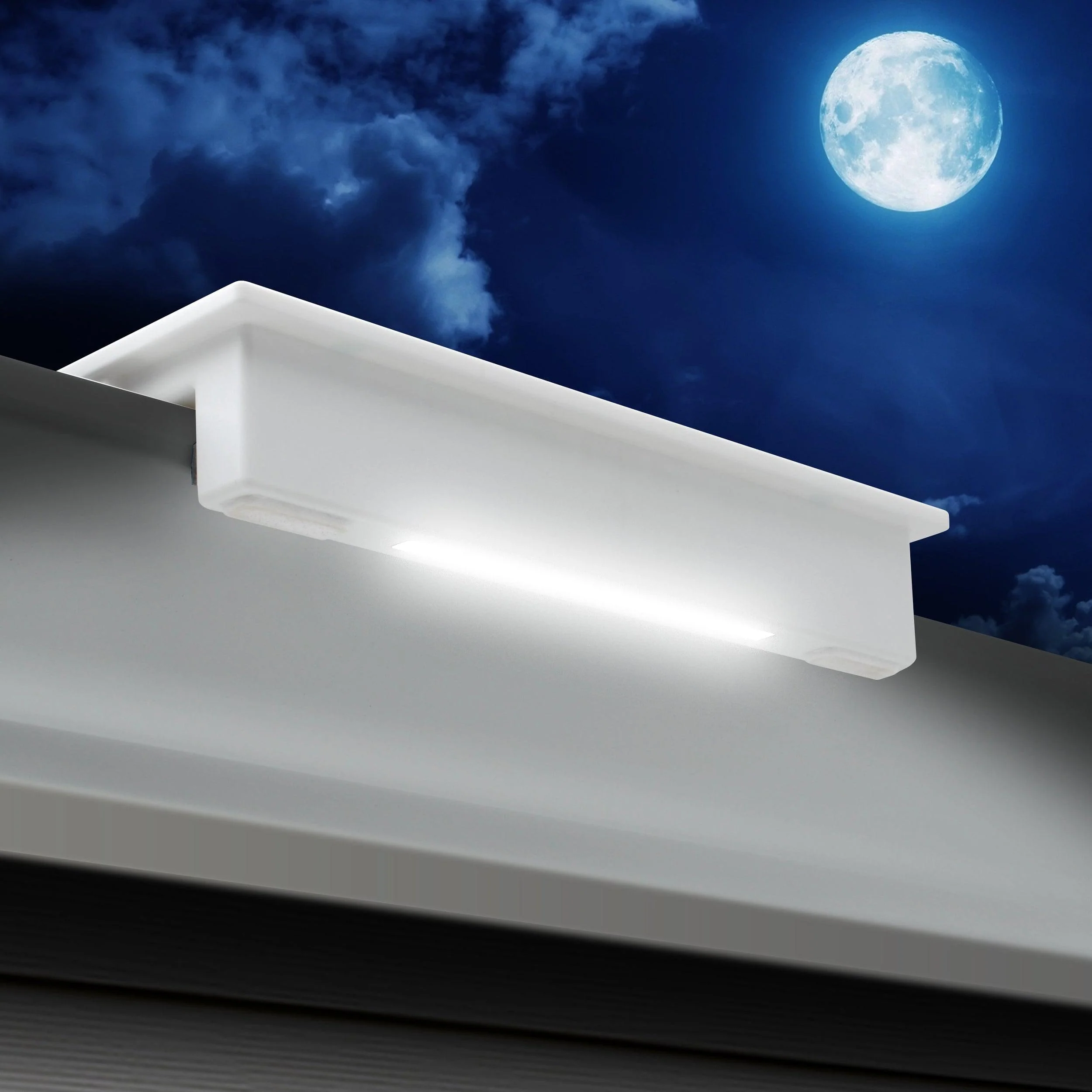EZ Solar Home Security Floodlight - Gutter Mounted - Image 4