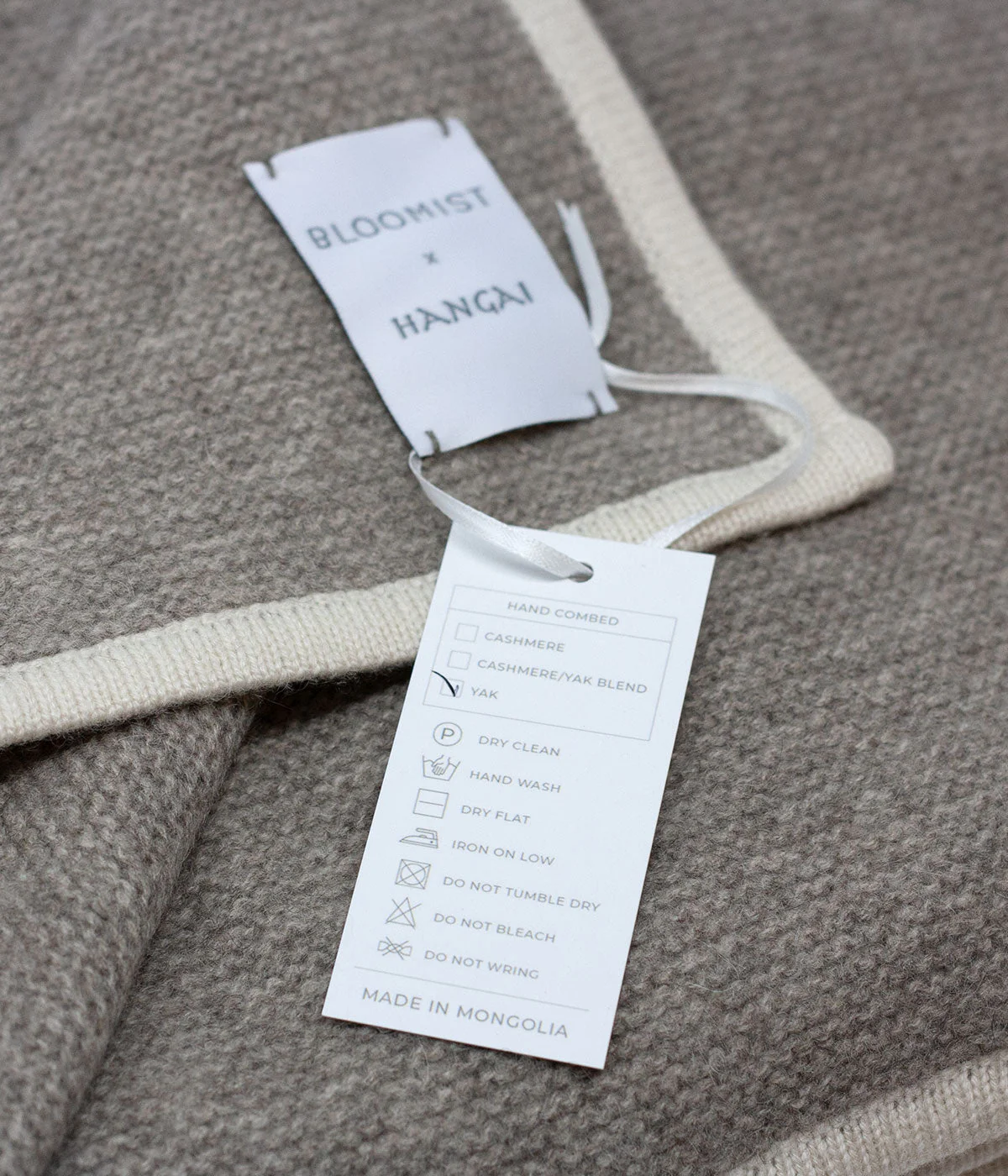 Platinum and White Purl Knit Yak Down Throw - Image 3