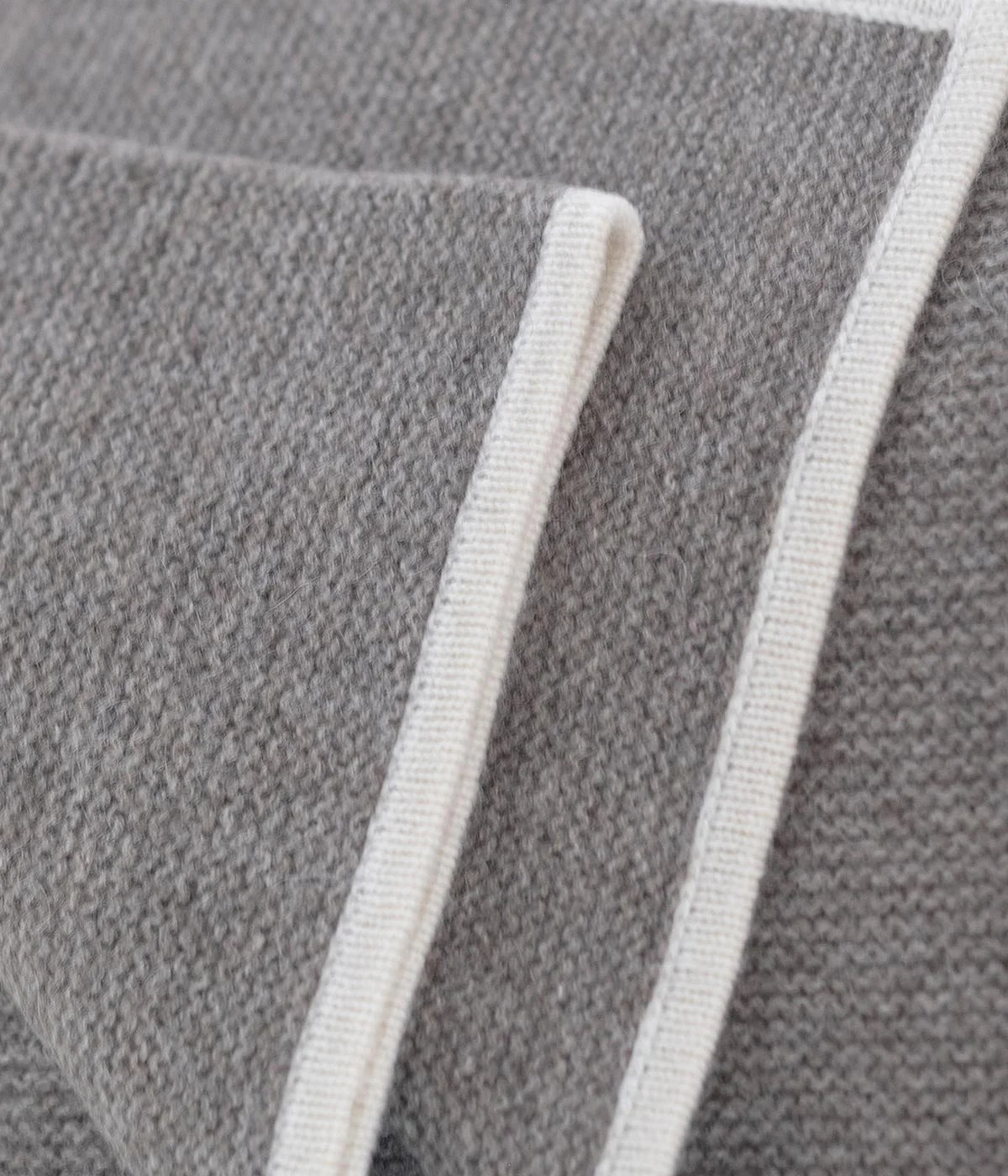 Platinum and White Purl Knit Yak Down Throw - Image 4