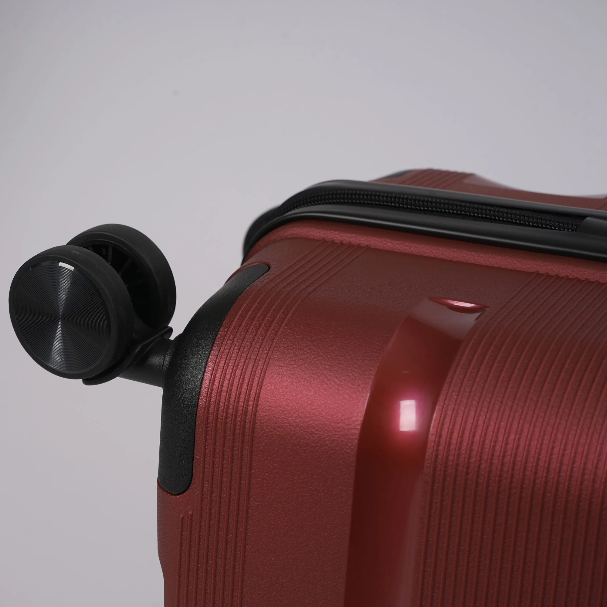 Red Hardcase Roller Luggage Set (28', 24' and 20') - Image 4